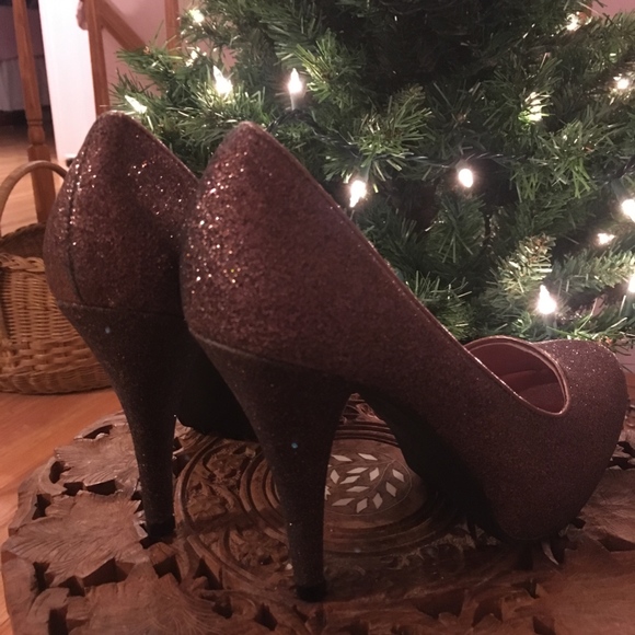 Pretty Glitter Pumps! - Picture 4 of 6